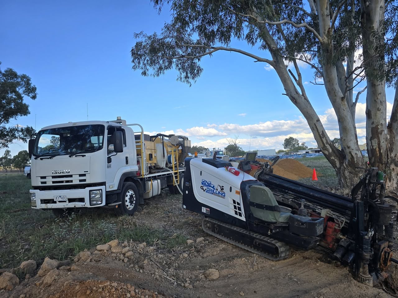 Big drill staged on the verge — 230m straight run of rising sewer main, multiple road crossings.